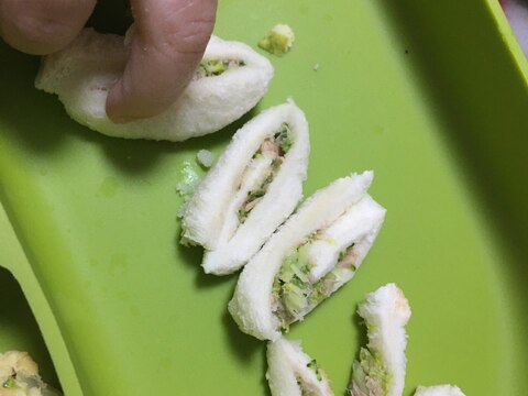 離乳食後期 ツナとブロッコリーのロールサンドイッチ レシピ 作り方 By もよよん 楽天レシピ 離乳食後期 ツナとブロッコリーのロールサンドイッチ レシピ 作り方 By もよよん 楽天レシピ